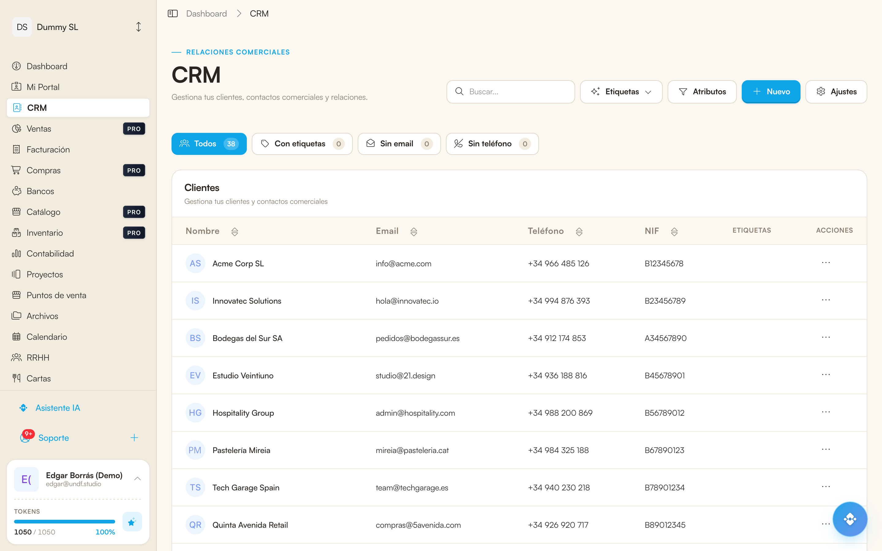 Vista del CRM con la lista de clientes y contactos